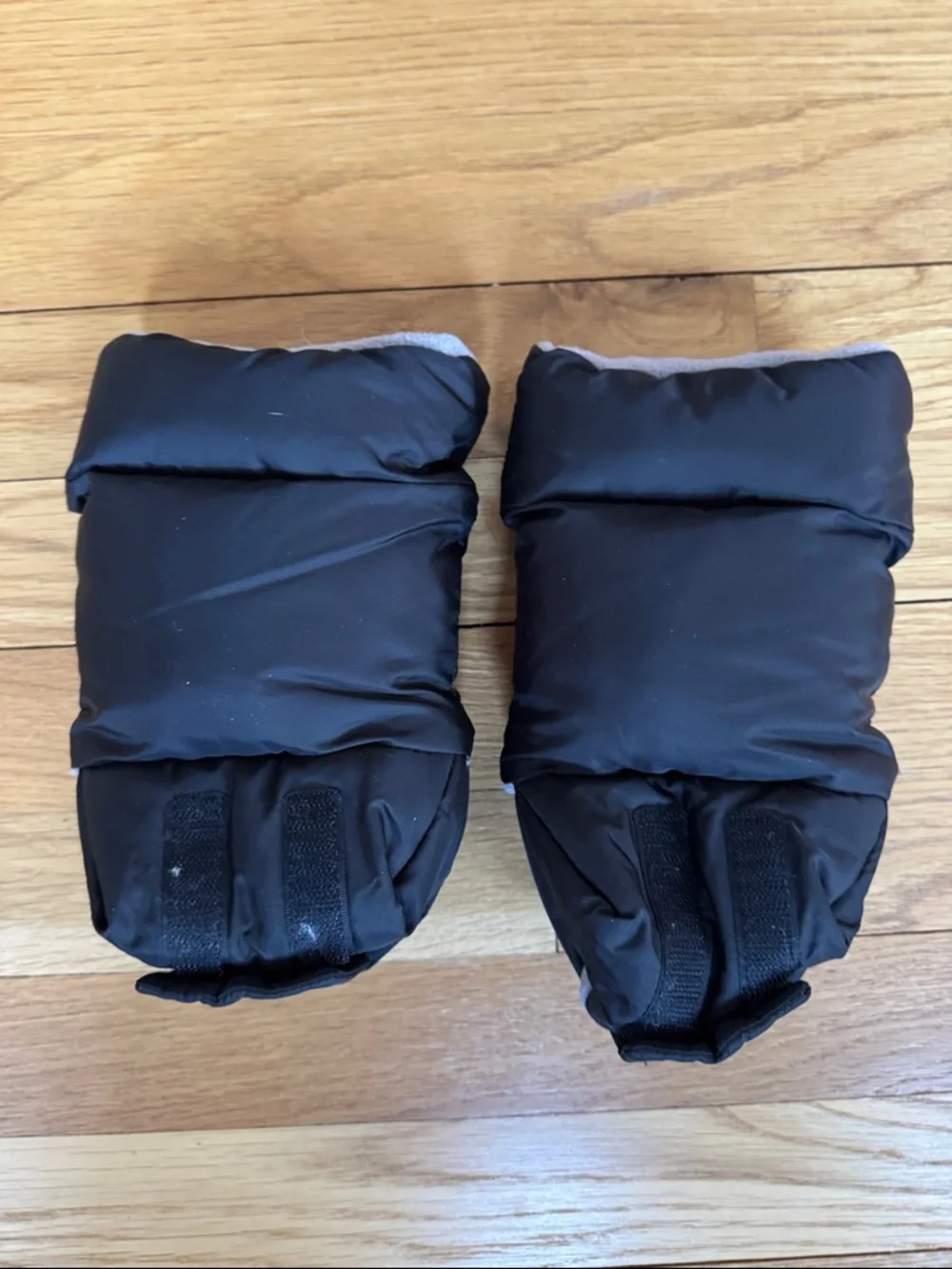7 A.M. Kids Black Scooter WarmMuff Mittens - Picture 4 of 8